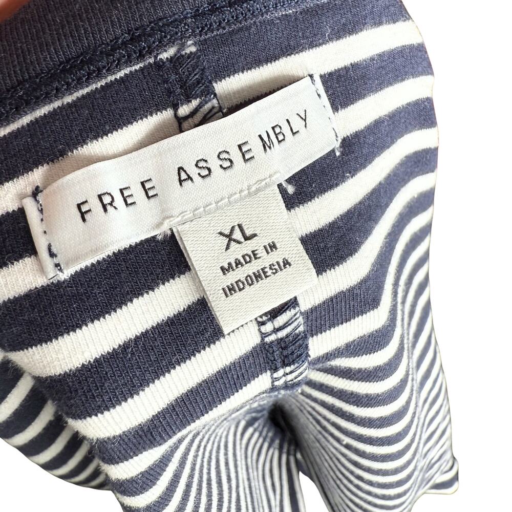 Free Assembly Striped Halter Tank Top Size XL Navy Blue Parisian Chic Coastal - Picture 3 of 8